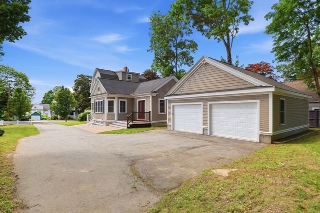 10 Wolcott Ave, Andover, MA 01810