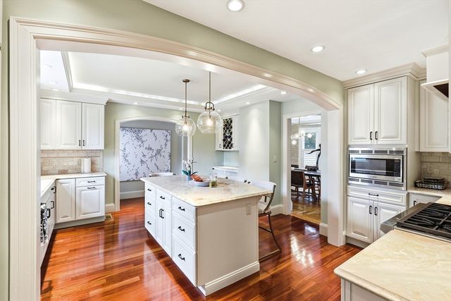 10 Wolcott Ave, Andover, MA 01810