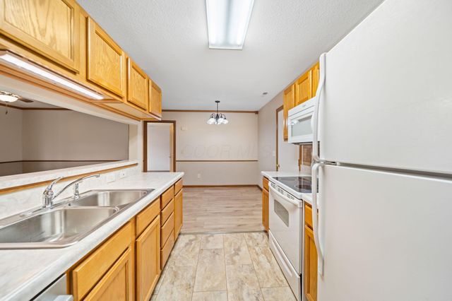 4296 Wincove Drive, Groveport, OH 43125