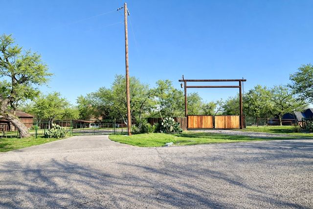 104 Advance Road, Weatherford, TX 76088