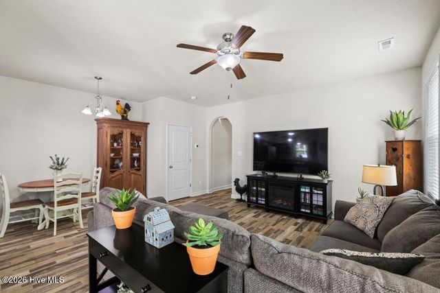 621 Winfall Drive, Holly Ridge, NC 28445