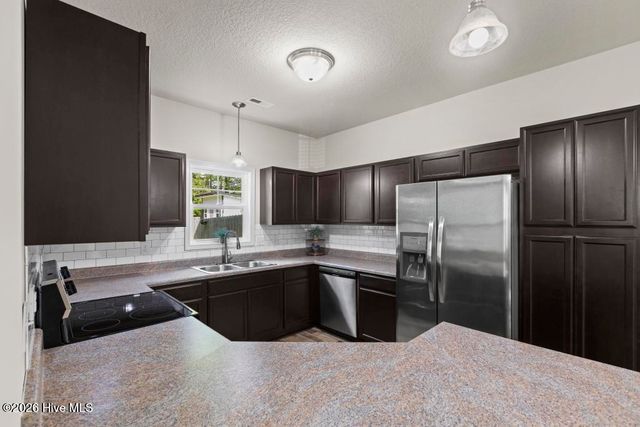 621 Winfall Drive, Holly Ridge, NC 28445