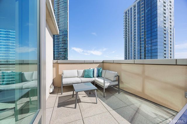 355 1st Street S2503, San Francisco, CA 94105