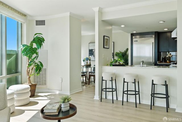 355 1st Street S2503, San Francisco, CA 94105