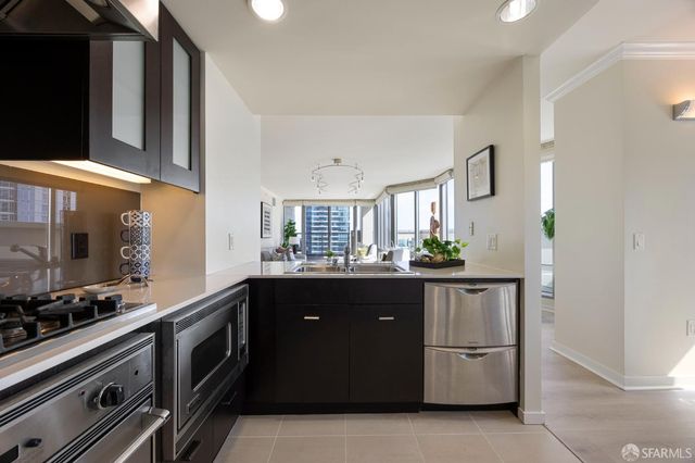 355 1st Street S2503, San Francisco, CA 94105