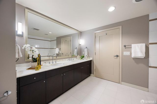 355 1st Street S2503, San Francisco, CA 94105