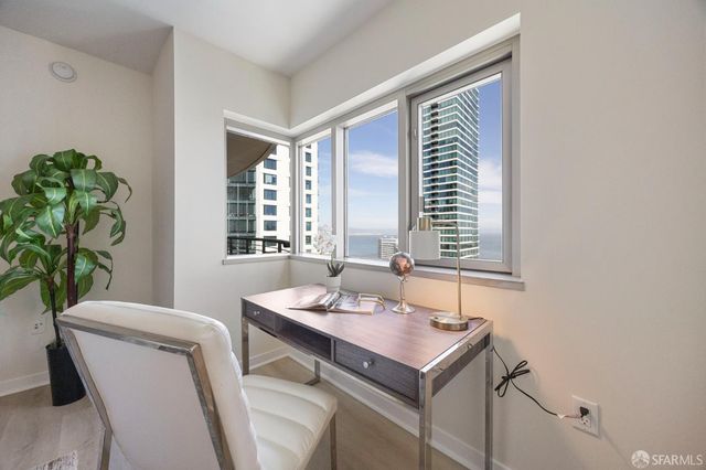 355 1st Street S2503, San Francisco, CA 94105