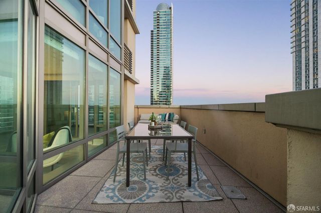 355 1st Street S2503, San Francisco, CA 94105