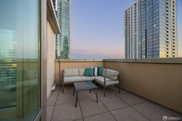 355 1st Street S2503, San Francisco, CA 94105