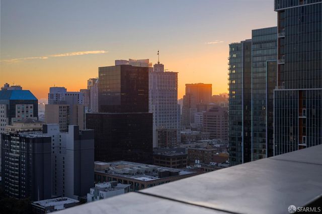 355 1st Street S2503, San Francisco, CA 94105