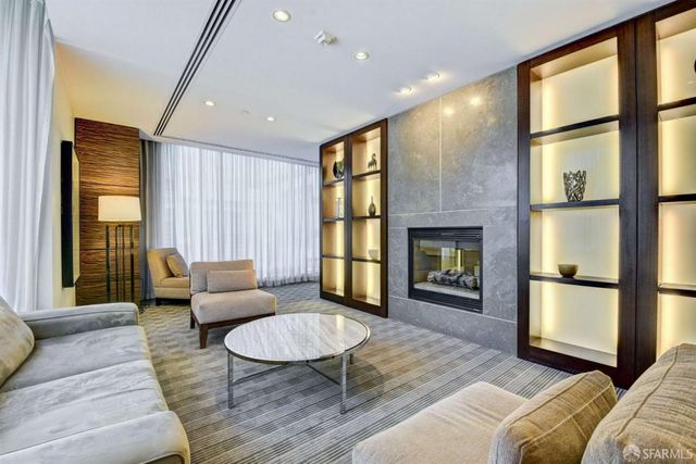 355 1st Street S2503, San Francisco, CA 94105