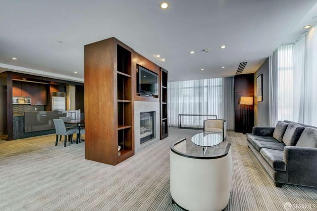 355 1st Street S2503, San Francisco, CA 94105