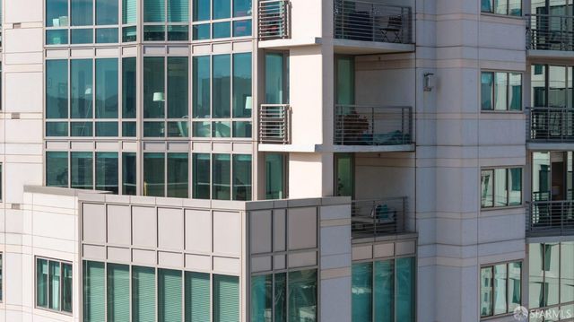 355 1st Street S2503, San Francisco, CA 94105