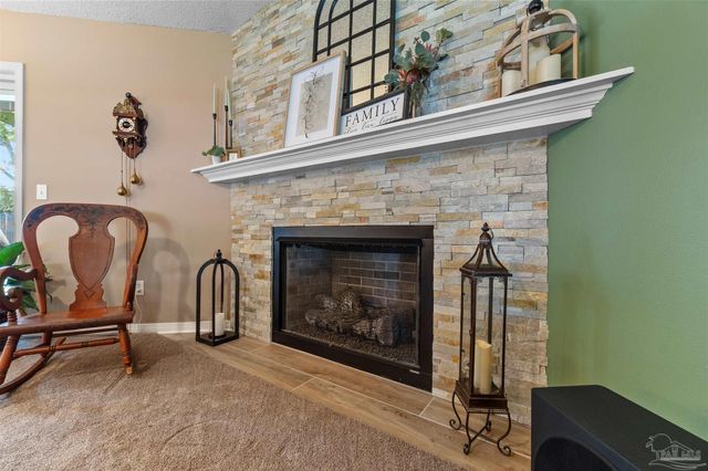 917 Broken Arrow Ln, Pensacola, FL 32533
