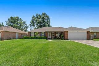917 Broken Arrow Ln, Pensacola, FL 32533