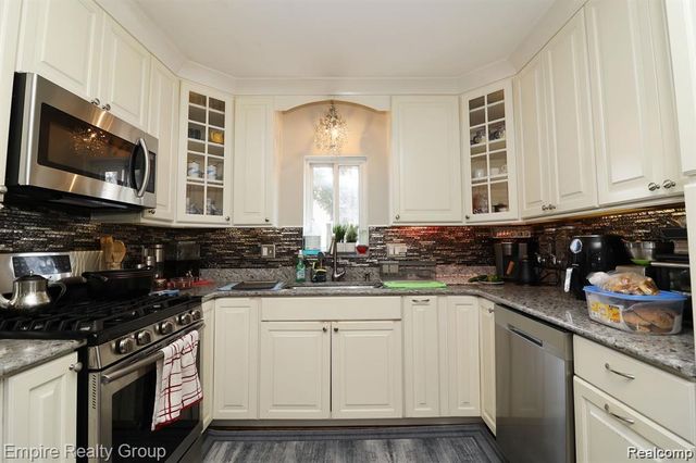 5959 Highview Street, Dearborn Heights, MI 48127