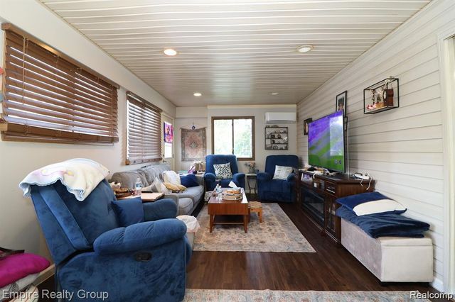 5959 Highview Street, Dearborn Heights, MI 48127