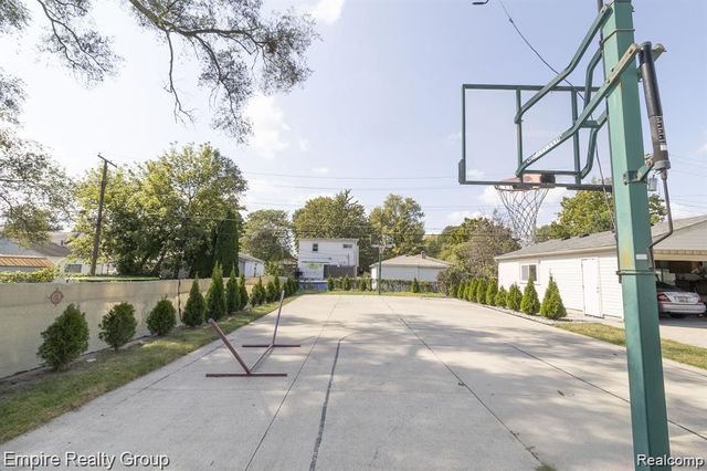 5959 Highview Street, Dearborn Heights, MI 48127