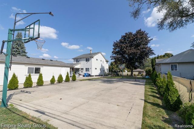 5959 Highview Street, Dearborn Heights, MI 48127