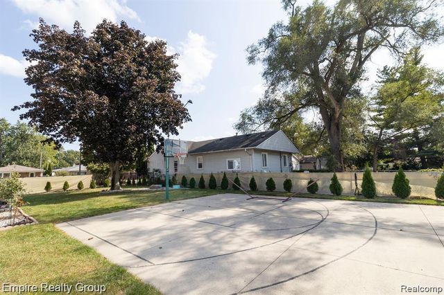 5959 Highview Street, Dearborn Heights, MI 48127