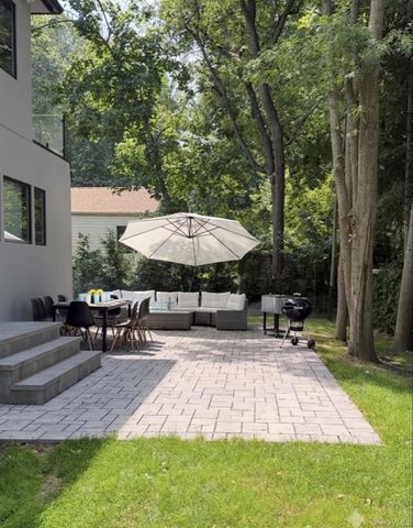 1 Bentley Road, Great Neck, NY 11023