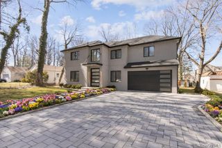 1 Bentley Road, Great Neck, NY 11023