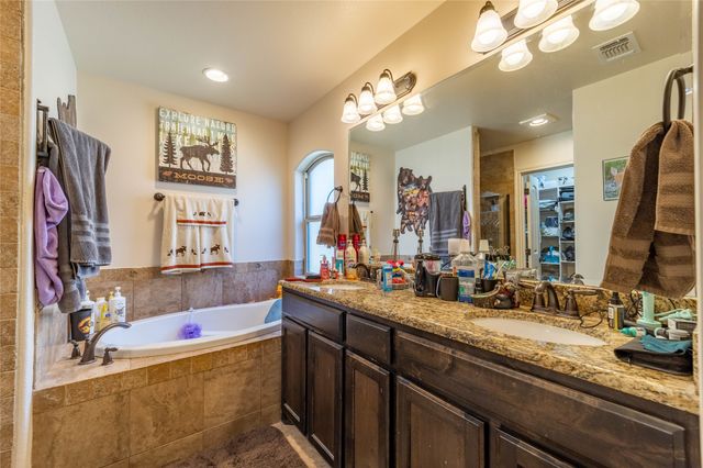 4203 Jasper Lane, Granbury, TX 76049