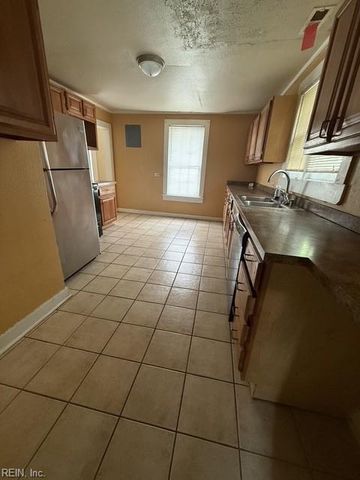 1124 West AVE, Hampton, VA 23669