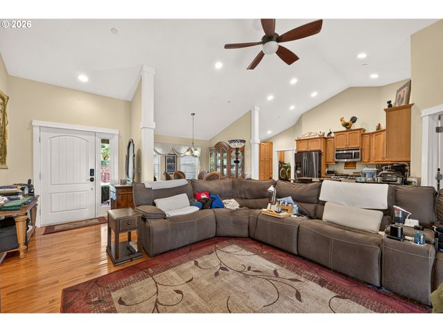 60 W TAYLOR St, Carlton, OR 97111