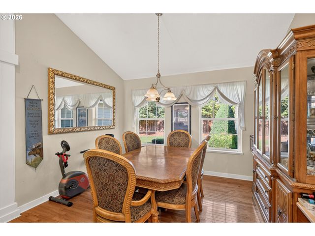 60 W TAYLOR St, Carlton, OR 97111