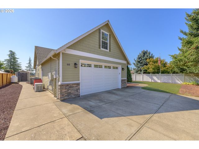 60 W TAYLOR St, Carlton, OR 97111