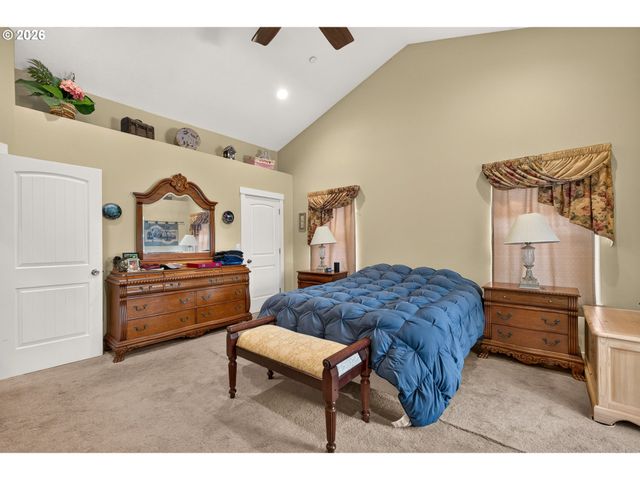 60 W TAYLOR St, Carlton, OR 97111
