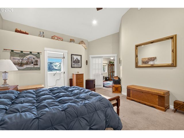 60 W TAYLOR St, Carlton, OR 97111