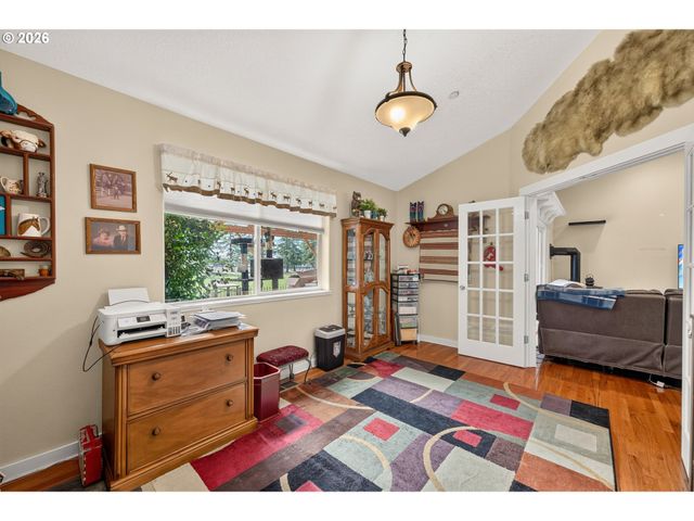 60 W TAYLOR St, Carlton, OR 97111