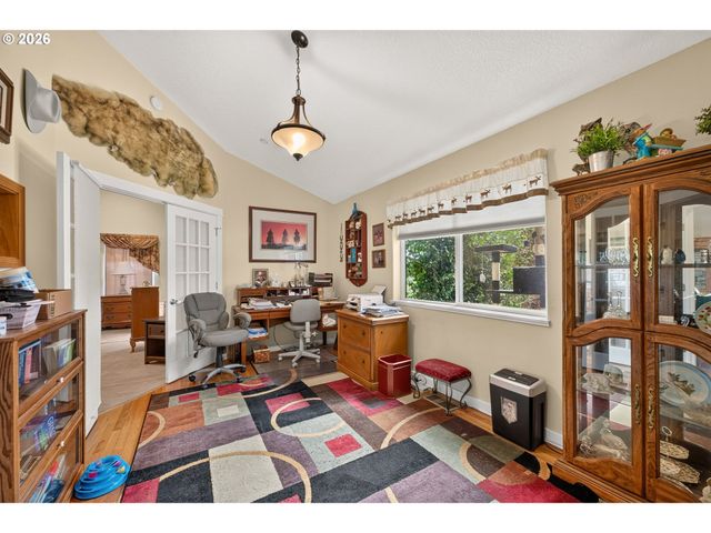 60 W TAYLOR St, Carlton, OR 97111