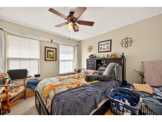 60 W TAYLOR St, Carlton, OR 97111
