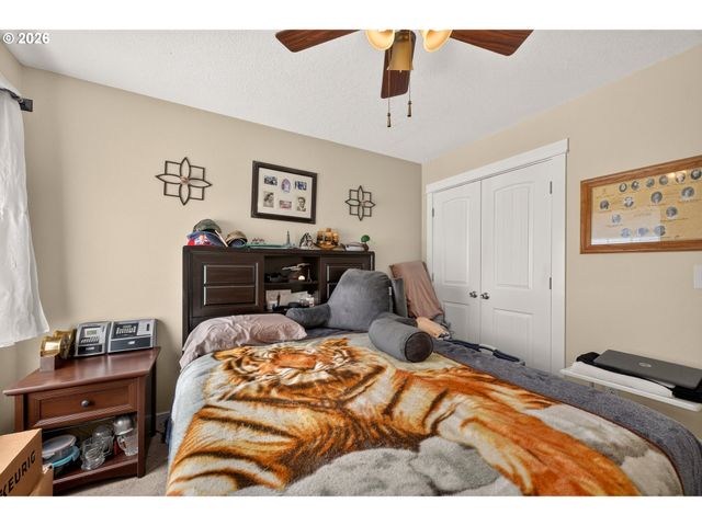 60 W TAYLOR St, Carlton, OR 97111