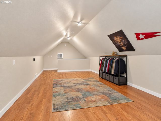 60 W TAYLOR St, Carlton, OR 97111