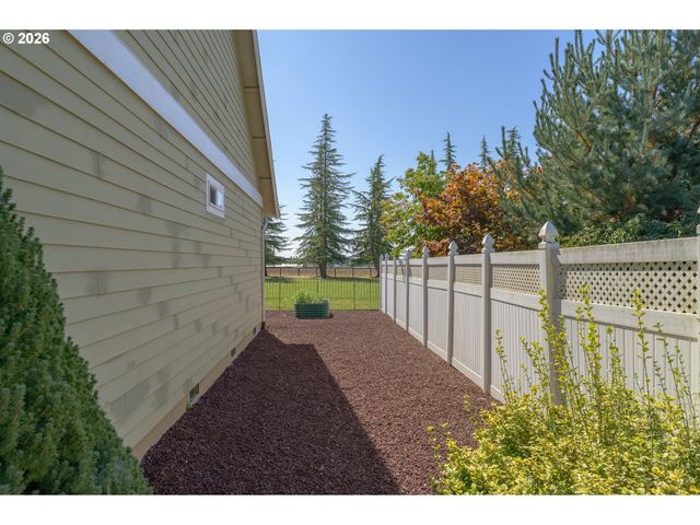 60 W TAYLOR St, Carlton, OR 97111