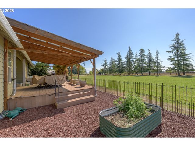 60 W TAYLOR St, Carlton, OR 97111