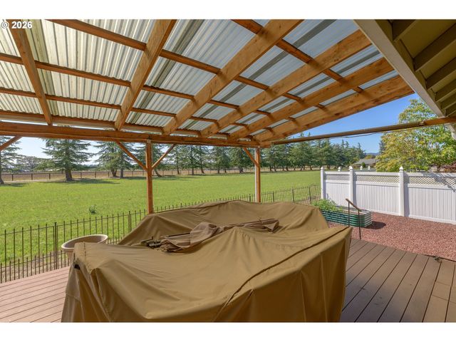 60 W TAYLOR St, Carlton, OR 97111