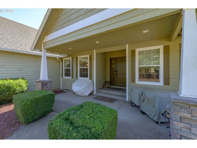 60 W TAYLOR St, Carlton, OR 97111