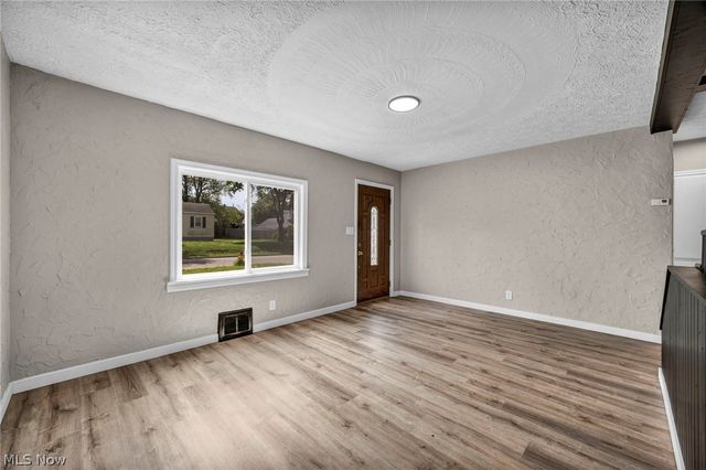 2511 Ogden Avenue, Akron, OH 44312
