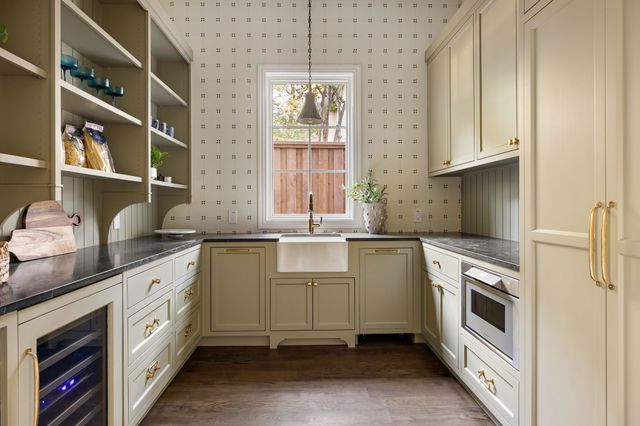 6124 Lakehurst Avenue, Dallas, TX 75230