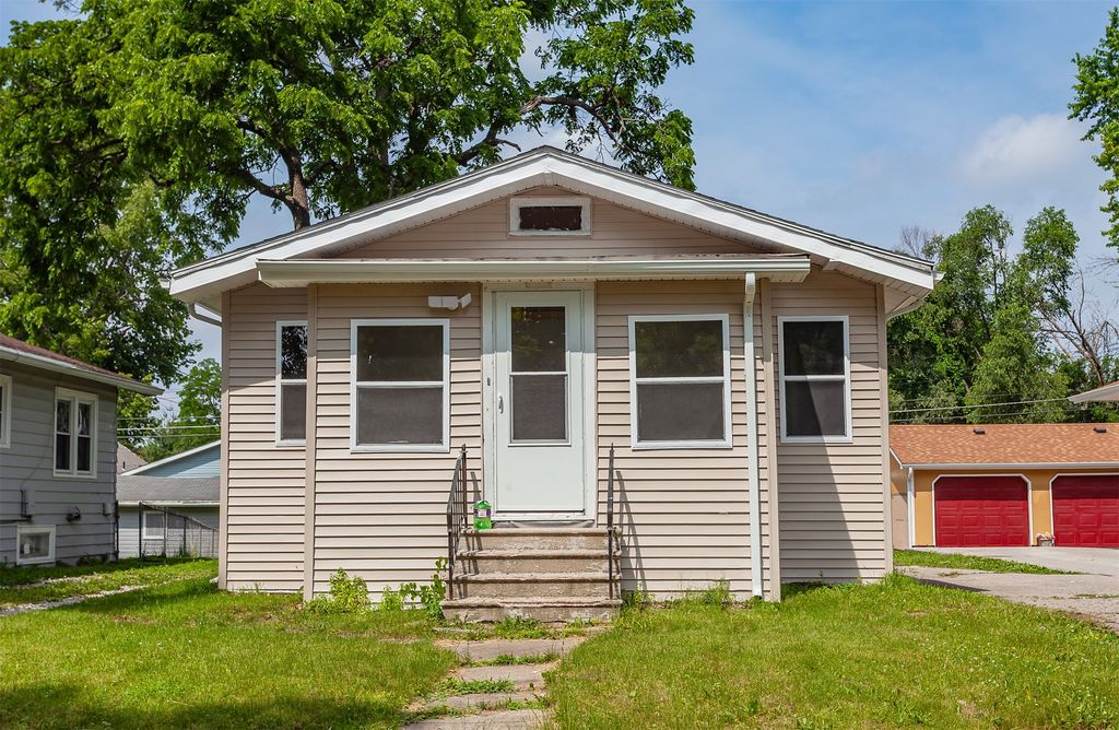 3308 Cambridge Street, Des Moines, IA 50313