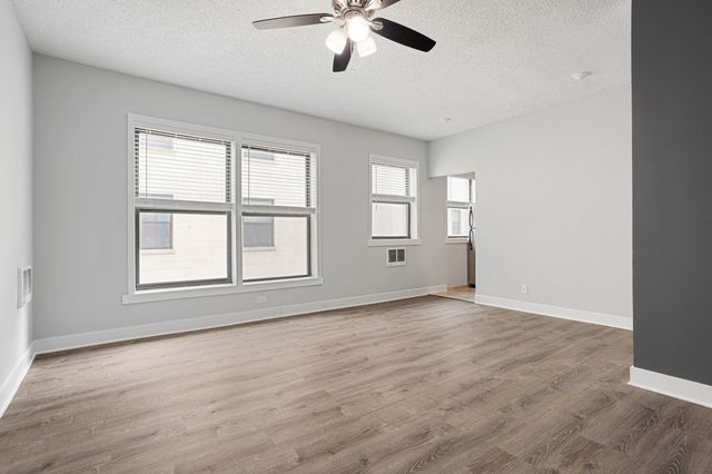 4520 N Clarendon Avenue 909, Chicago, IL 60640