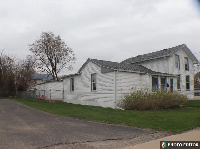 221 Center Avenue, Janesville, WI 53548