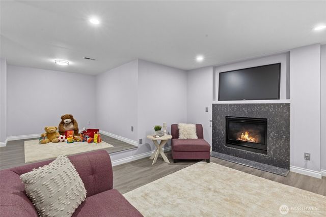 5909 164th Street SW, Lynnwood, WA 98037