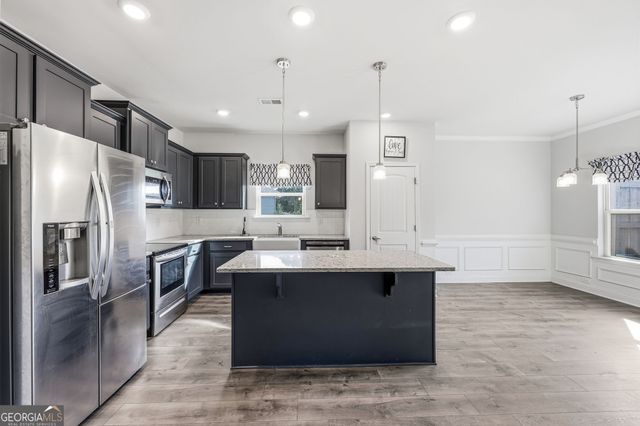 6104 Creekside View Ln, Clermont, GA 30527