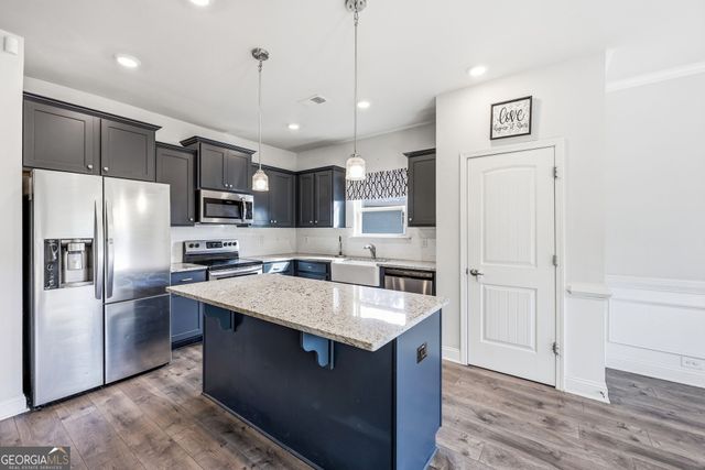6104 Creekside View Ln, Clermont, GA 30527
